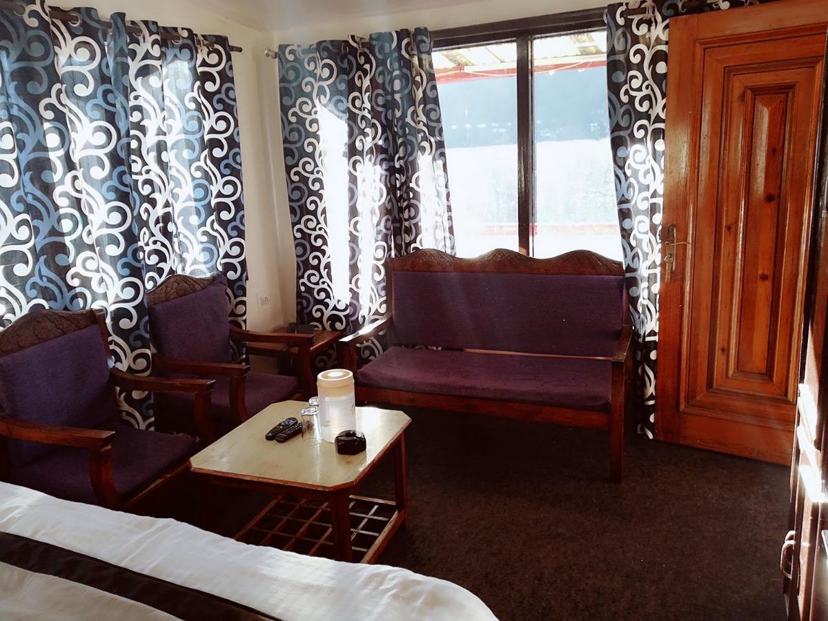 Goroomgo Luxury Stay Mall Road Nainital Exterior photo